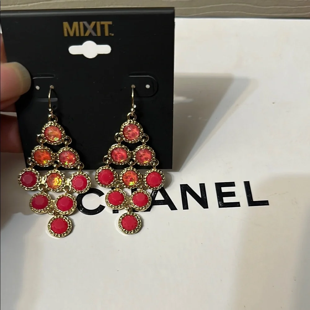 Mixit Gold and Vibrant Chandelier Earrings NWT 💕4x15$